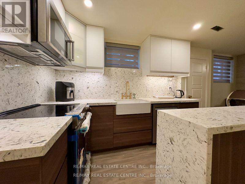 271 Sixteen Mile Drive, Oakville, Ontario  L6M 0V8 - Photo 3 - W12982434