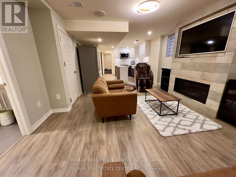 271 Sixteen Mile Drive, Oakville, Ontario  L6M 0V8 - Photo 6 - W12982434