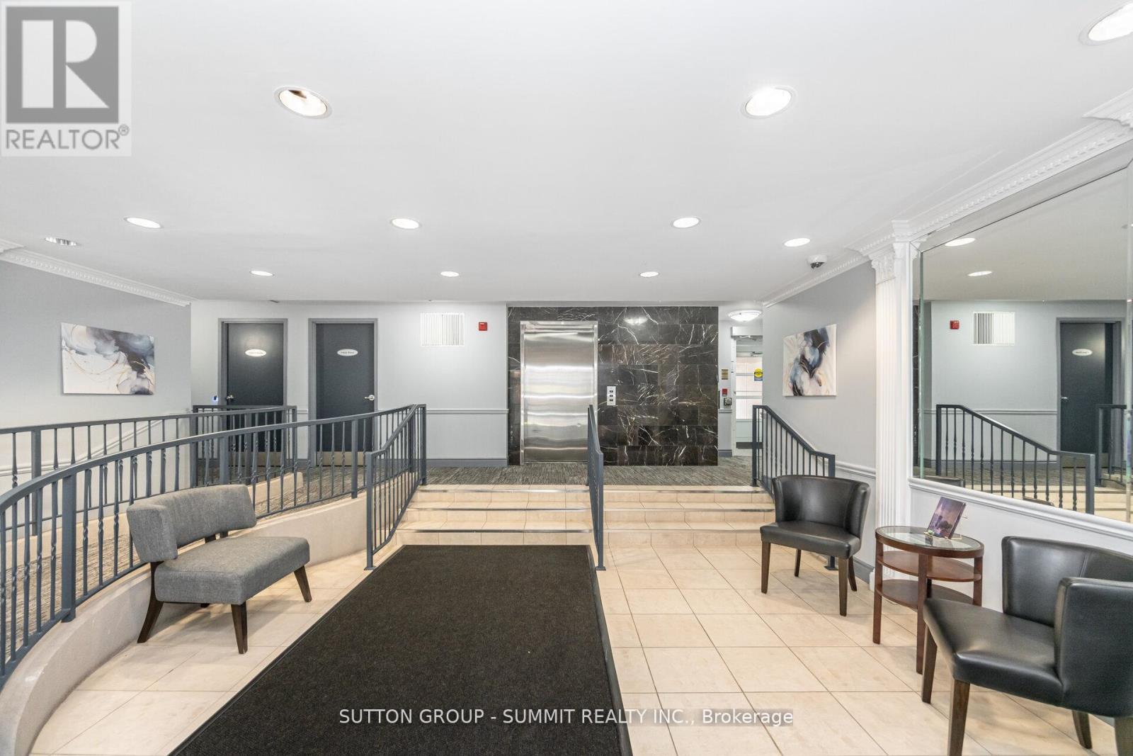 207 - 2300 Parkhaven Boulevard, Oakville, Ontario  L6H 6V9 - Photo 3 - W12982442