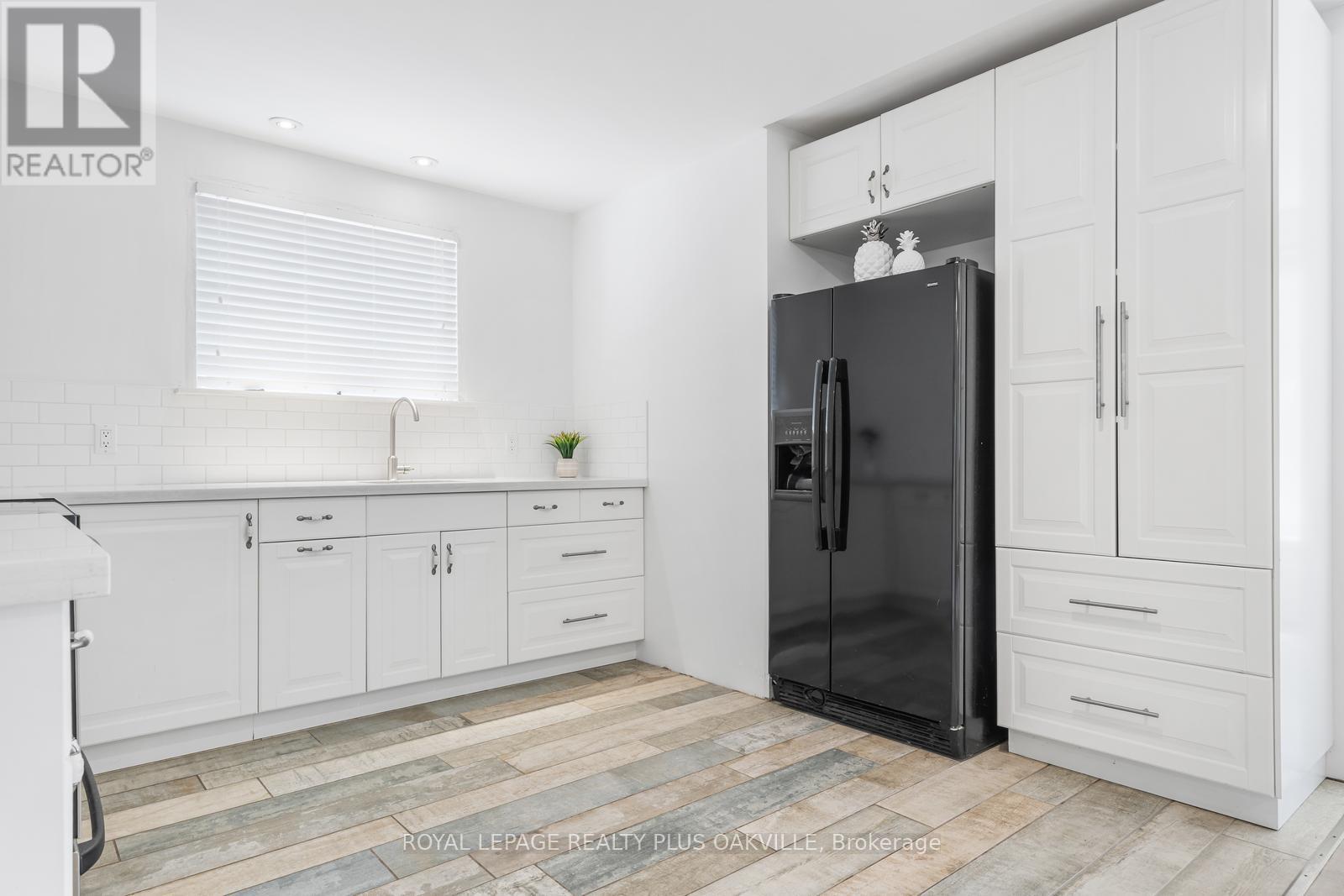 467 Anthony Drive, Oakville, Ontario  L6J 2K6 - Photo 10 - W12982472