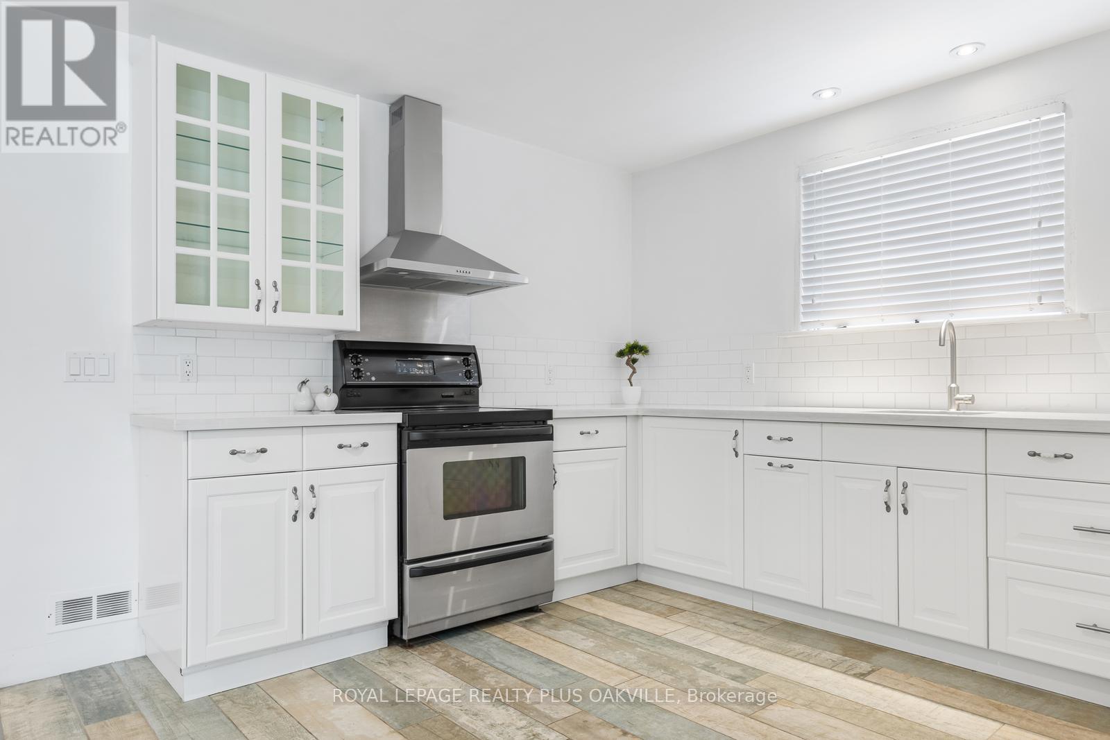 467 Anthony Drive, Oakville, Ontario  L6J 2K6 - Photo 11 - W12982472