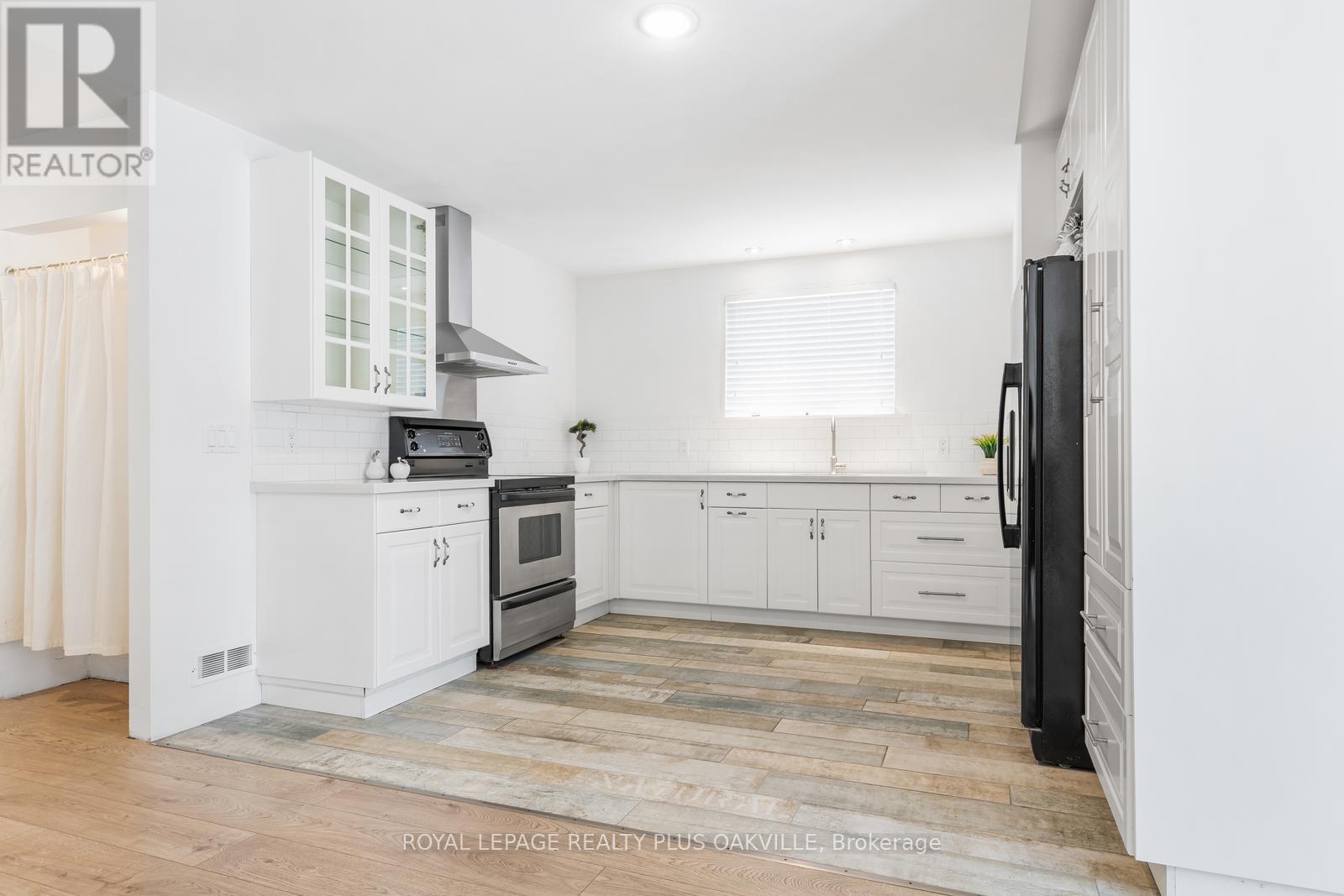 467 Anthony Drive, Oakville, Ontario  L6J 2K6 - Photo 9 - W12982472