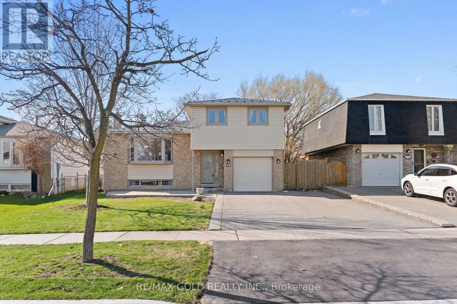 36 Greenmount Road, Brampton, Ontario  L6S 1L5 - Photo 2 - W12982490