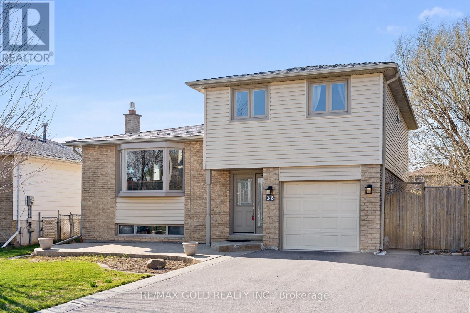 36 Greenmount Road, Brampton, Ontario  L6S 1L5 - Photo 3 - W12982490