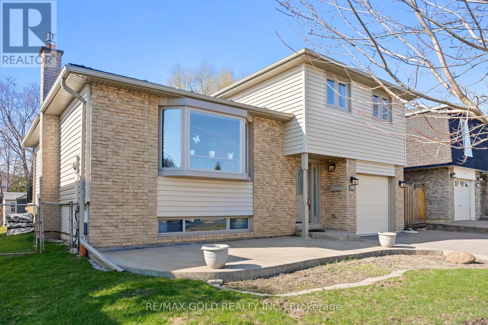 36 Greenmount Road, Brampton, Ontario  L6S 1L5 - Photo 4 - W12982490