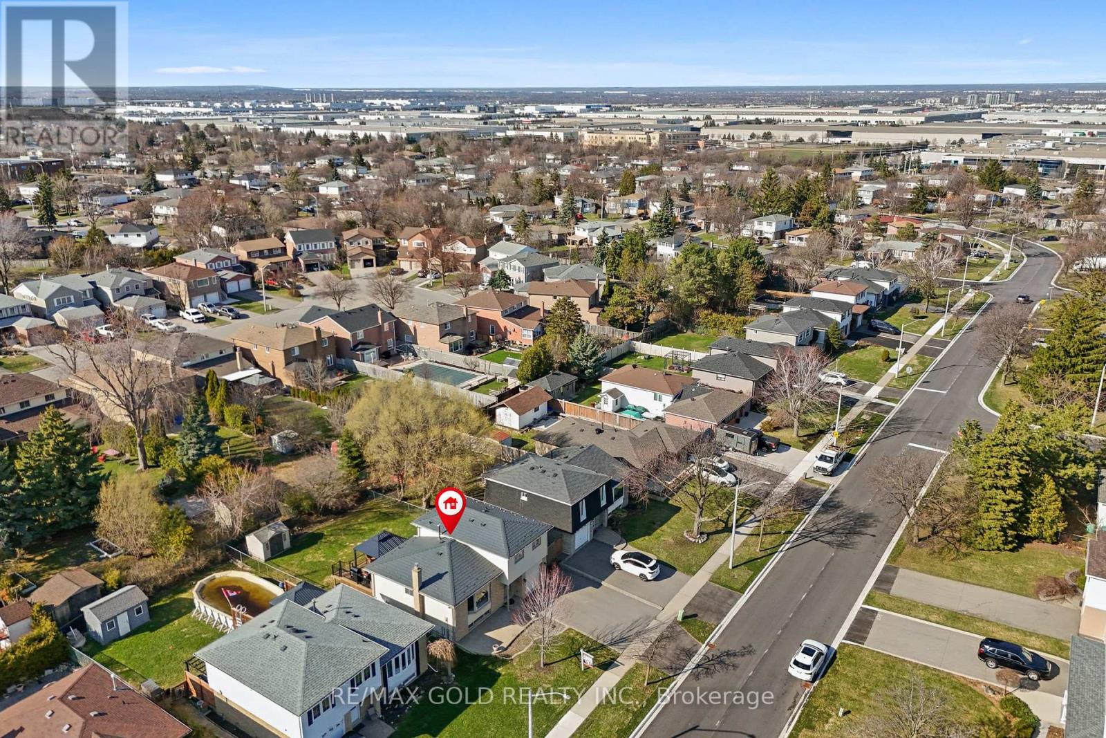 36 Greenmount Road, Brampton, Ontario  L6S 1L5 - Photo 6 - W12982490