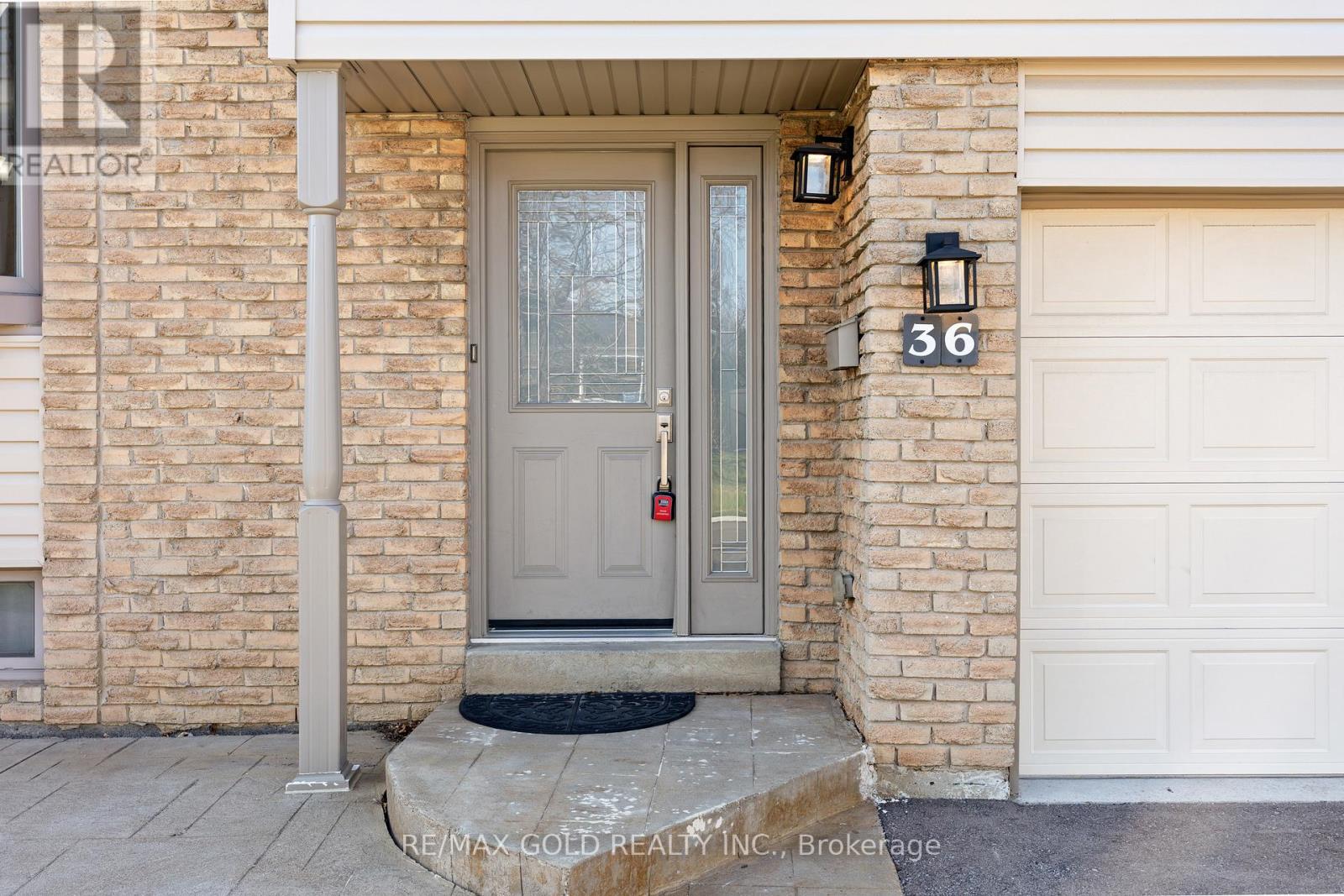 36 Greenmount Road, Brampton, Ontario  L6S 1L5 - Photo 8 - W12982490