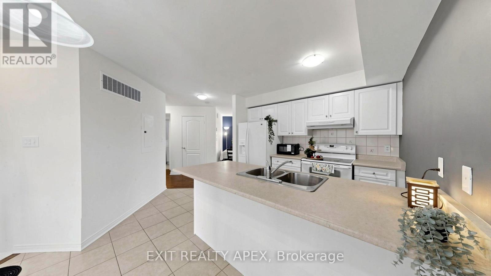 4 - 3395 Thomas Street N, Mississauga, Ontario  L5M 0P7 - Photo 15 - W12982492