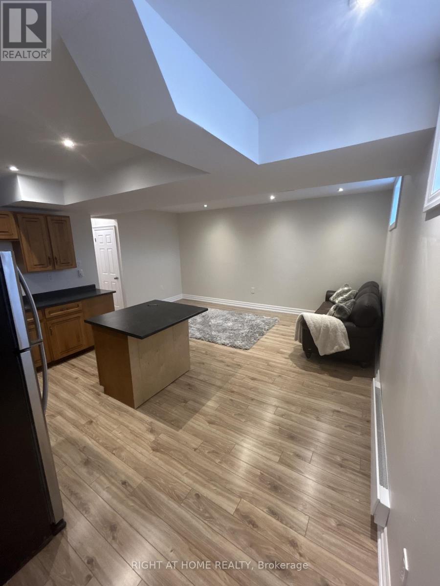 73 Barre Drive, Barrie, Ontario  L4N 7P1 - Photo 4 - S12923098