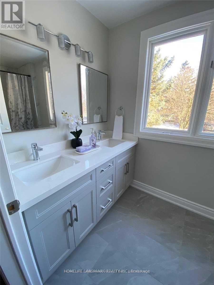 204 Weldon Avenue, Oakville (Wo West), Ontario  L6K 2H8 - Photo 7 - W12800408