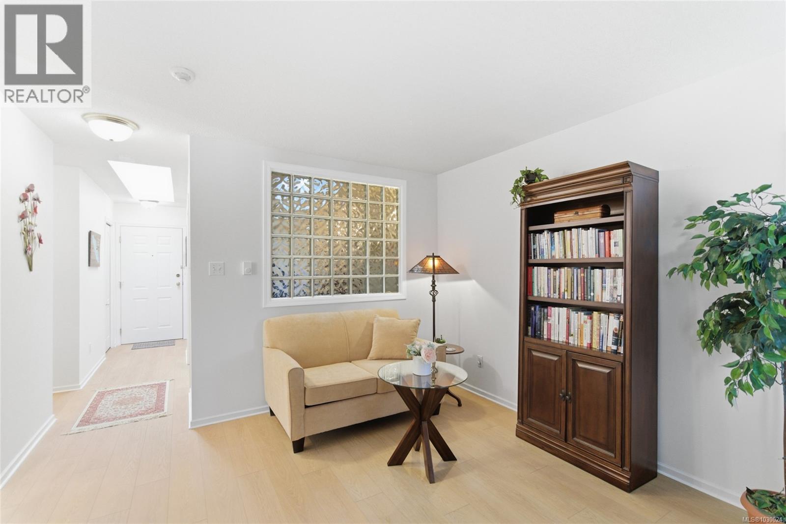 203 440 Schley Pl, Qualicum Beach, British Columbia  V9K 2M5 - Photo 3 - 1030024