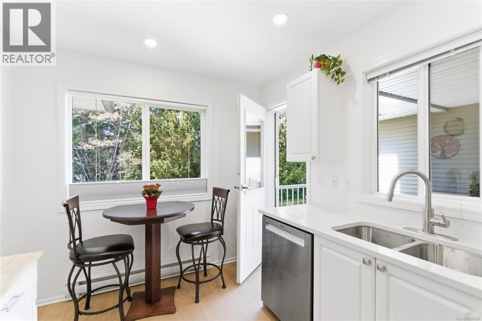 203 440 Schley Pl, Qualicum Beach, British Columbia  V9K 2M5 - Photo 5 - 1030024