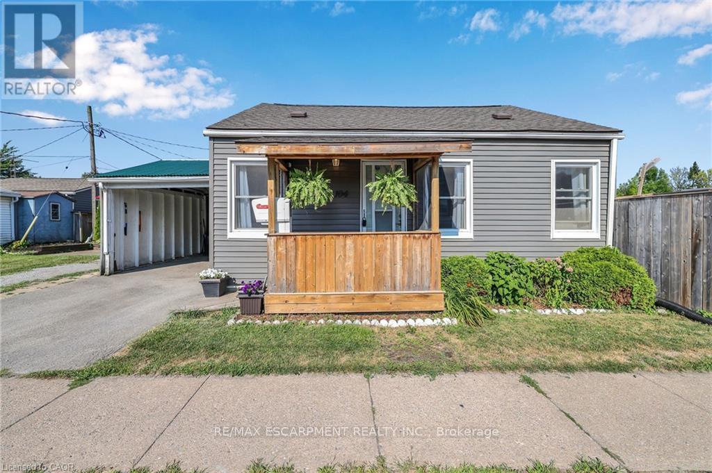 104 Southworth Street, Welland, Ontario  L3B 1Y8 - Photo 2 - X12982372