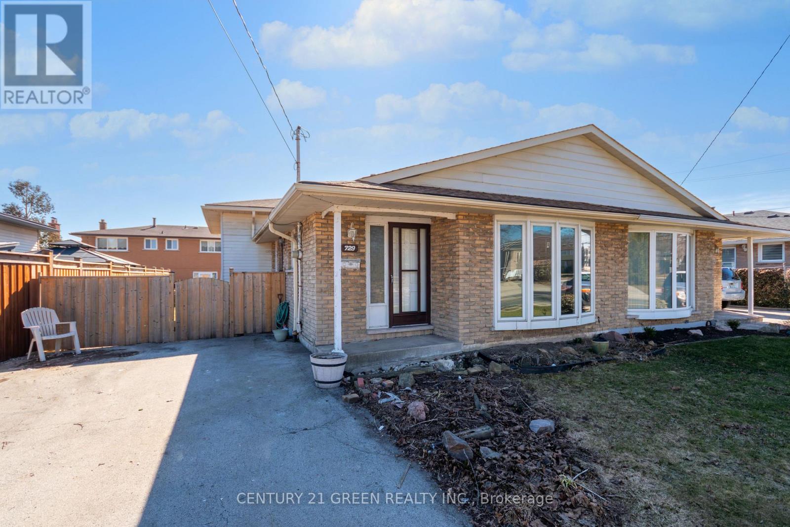 729 West 5th Street, Hamilton, Ontario  L9C 3R3 - Photo 2 - X12937976