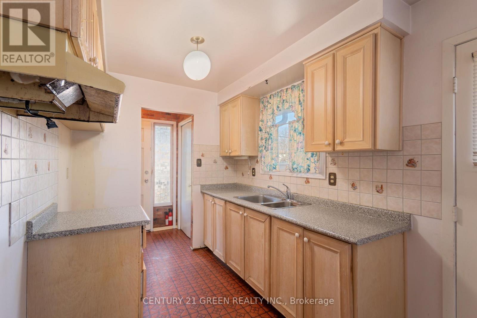 729 West 5th Street, Hamilton, Ontario  L9C 3R3 - Photo 13 - X12937976