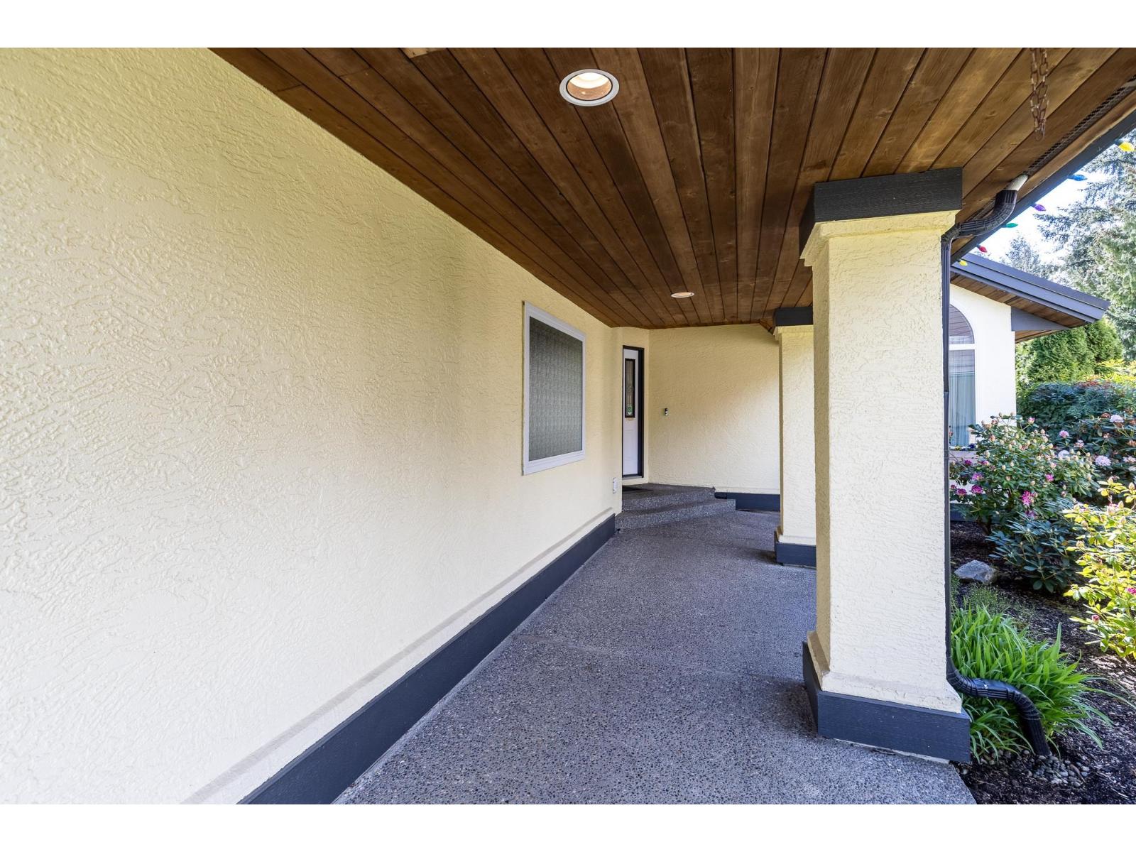 8573 142 Street, Surrey, British Columbia  V3W 0S3 - Photo 2 - R3106977