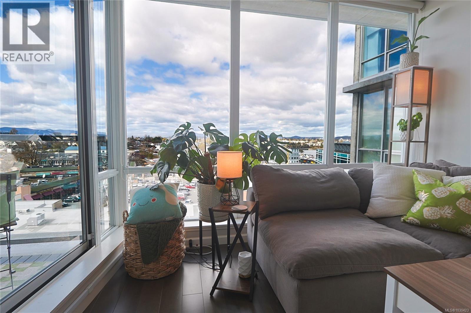 1001 160 Wilson St, Victoria, British Columbia