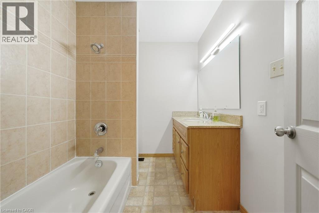 136 Cromwell Crescent, Hamilton, Ontario  L8G 2G2 - Photo 11 - 40812335