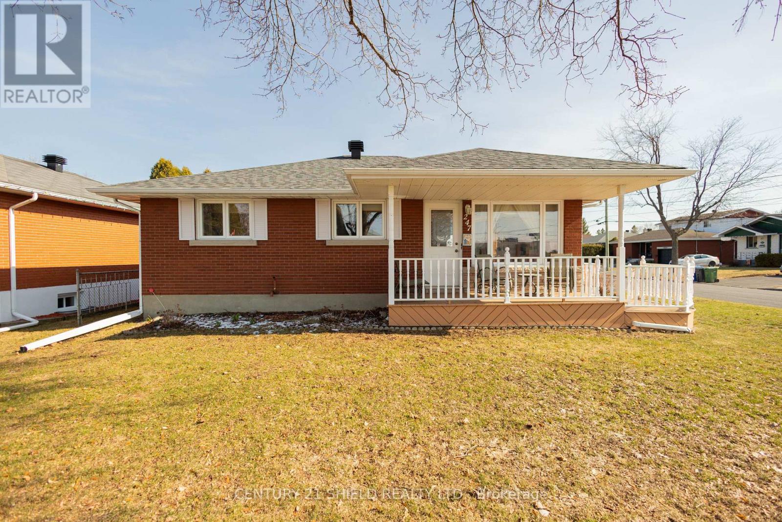 247 15th St. W Street, Cornwall, Ontario  K6J 3K2 - Photo 1 - X12982618