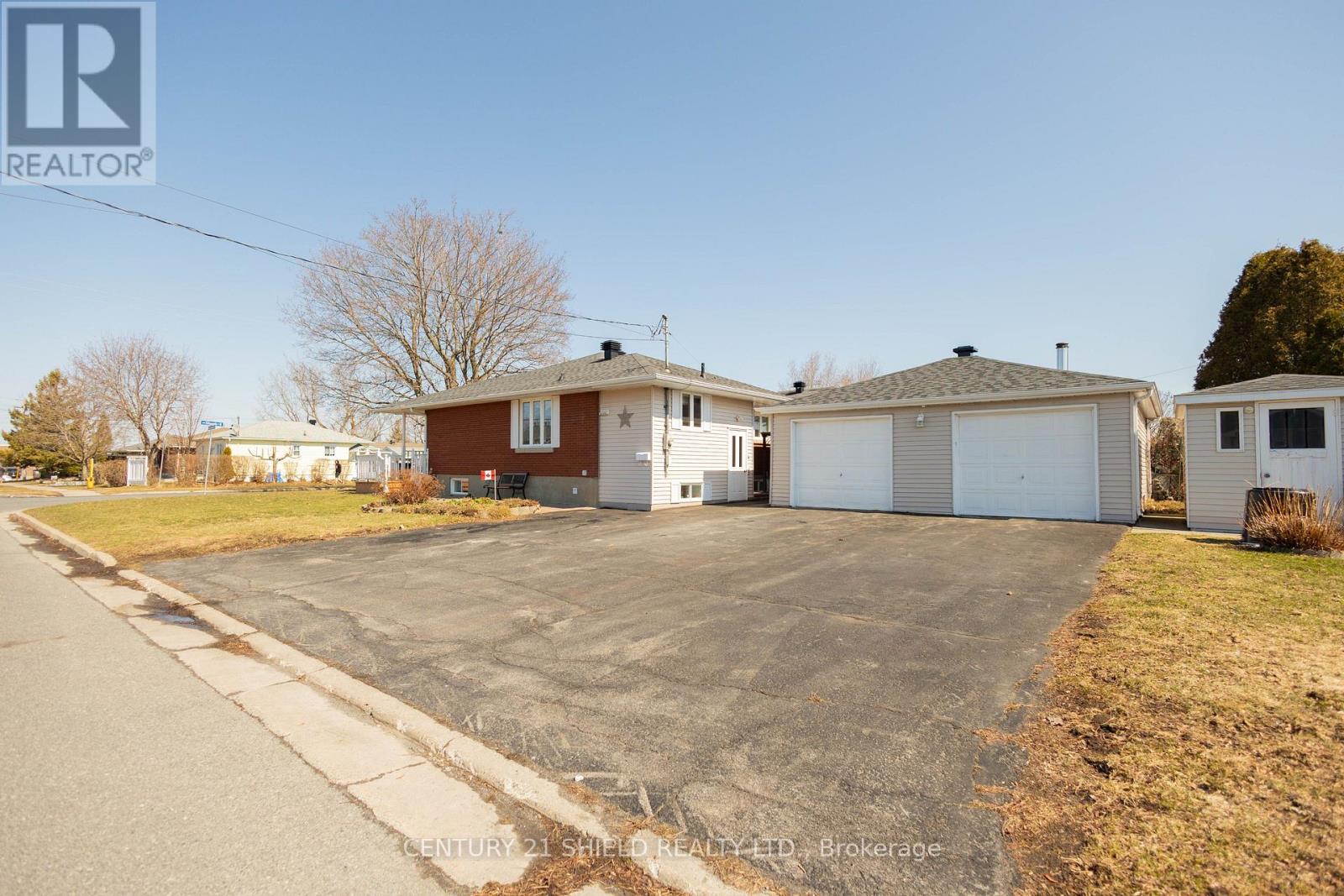 247 15th St. W Street, Cornwall, Ontario  K6J 3K2 - Photo 5 - X12982618