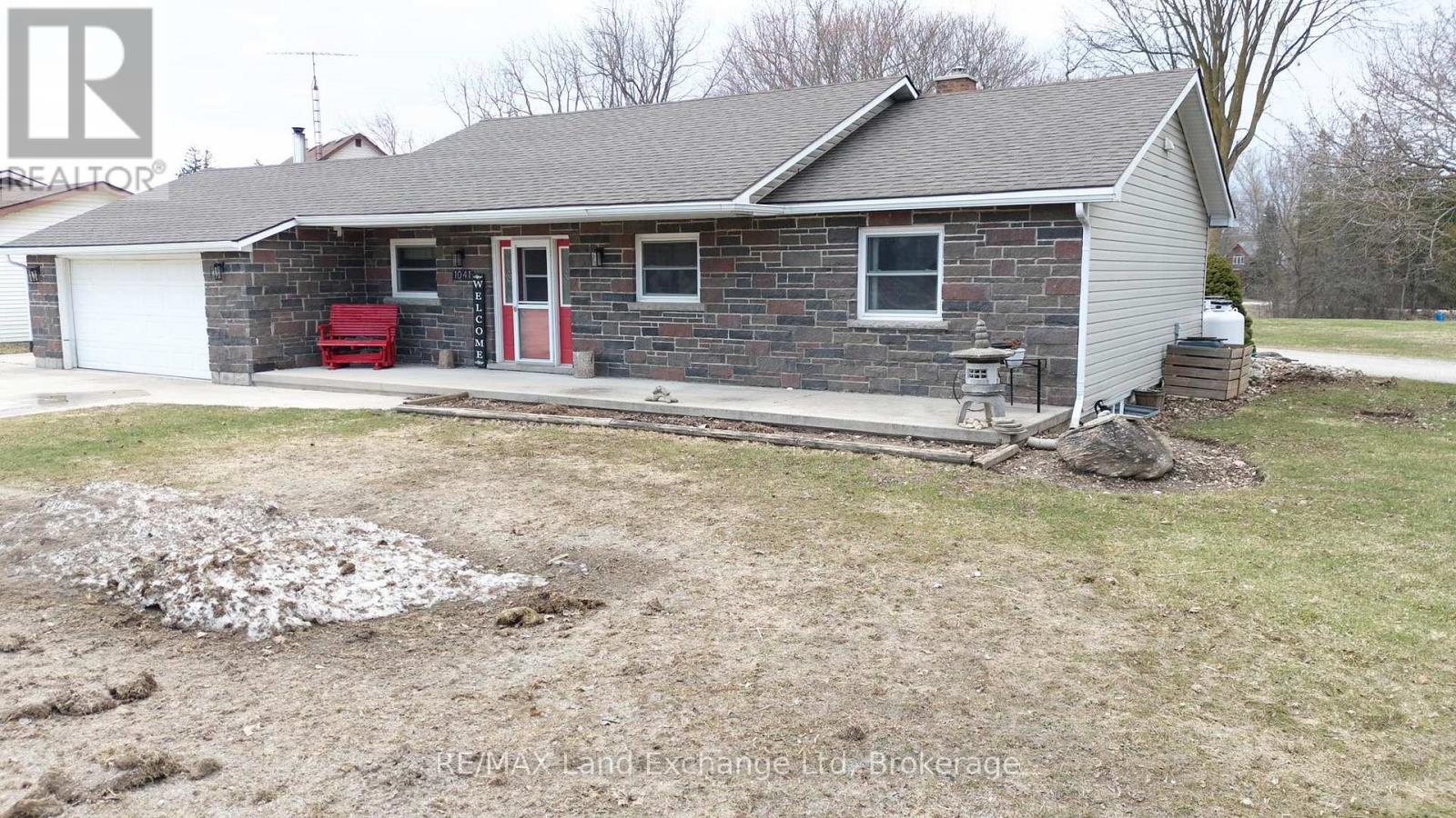 1041 MAIN STREET, howick, Ontario