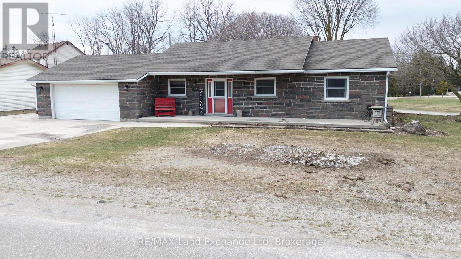 1041 Main Street, Howick, Ontario  N0G 2X0 - Photo 2 - X12982502