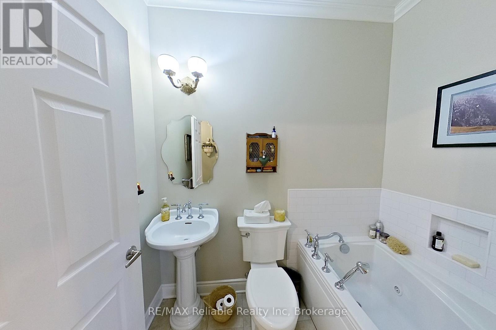 24 Bayfield Mews Lane, Bluewater, Ontario  N0M 1G0 - Photo 12 - X12982538