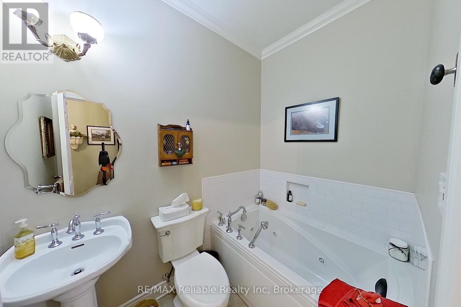 24 Bayfield Mews Lane, Bluewater, Ontario  N0M 1G0 - Photo 13 - X12982538