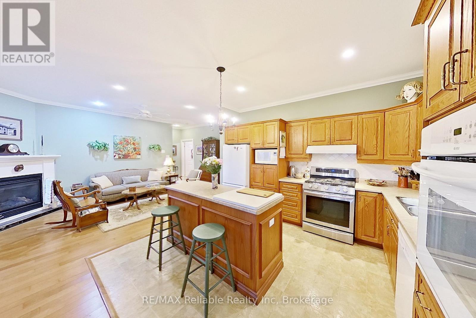 24 Bayfield Mews Lane, Bluewater, Ontario  N0M 1G0 - Photo 18 - X12982538