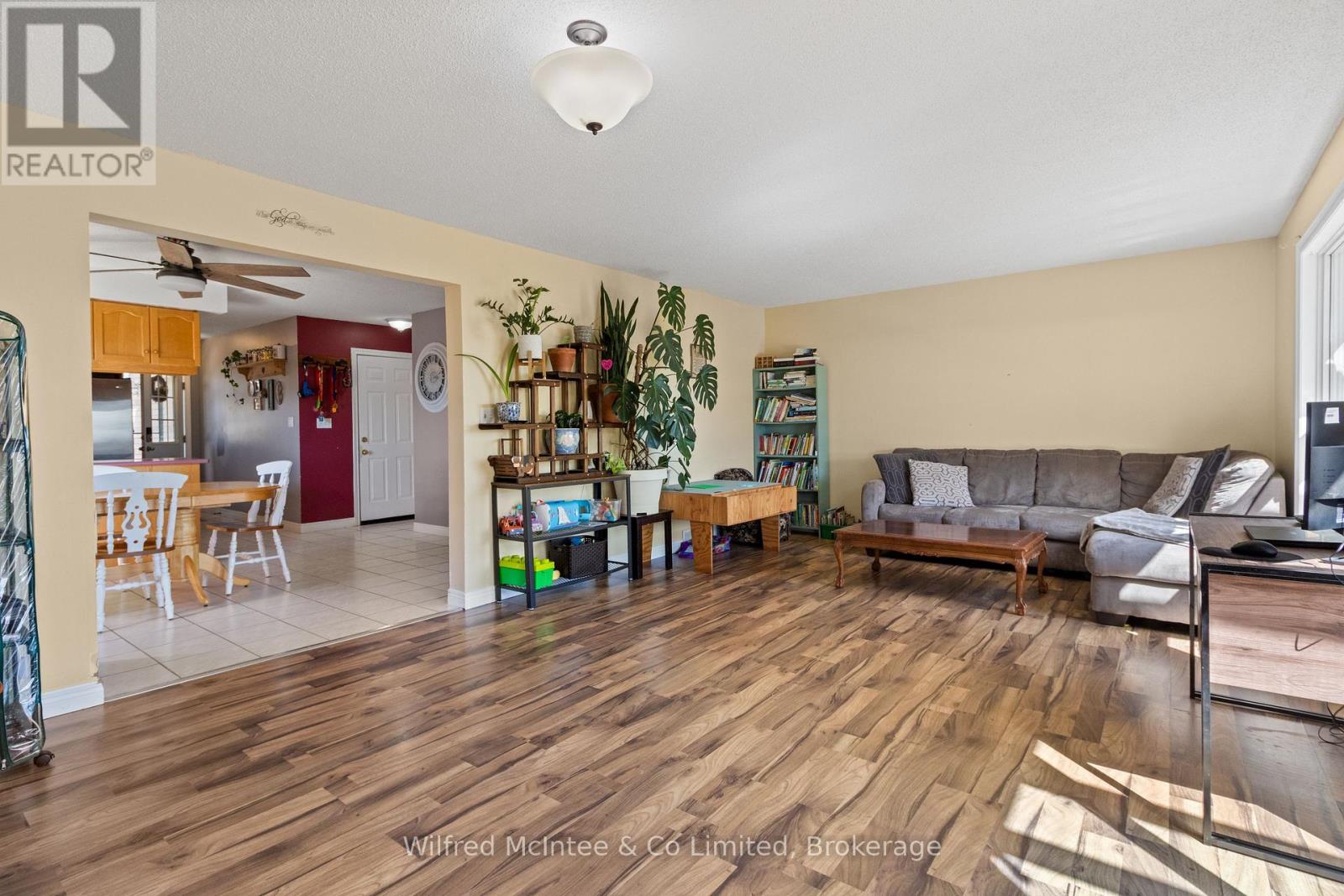 59 Dales Drive, Mapleton, Ontario  N0G 1P0 - Photo 13 - X12982602