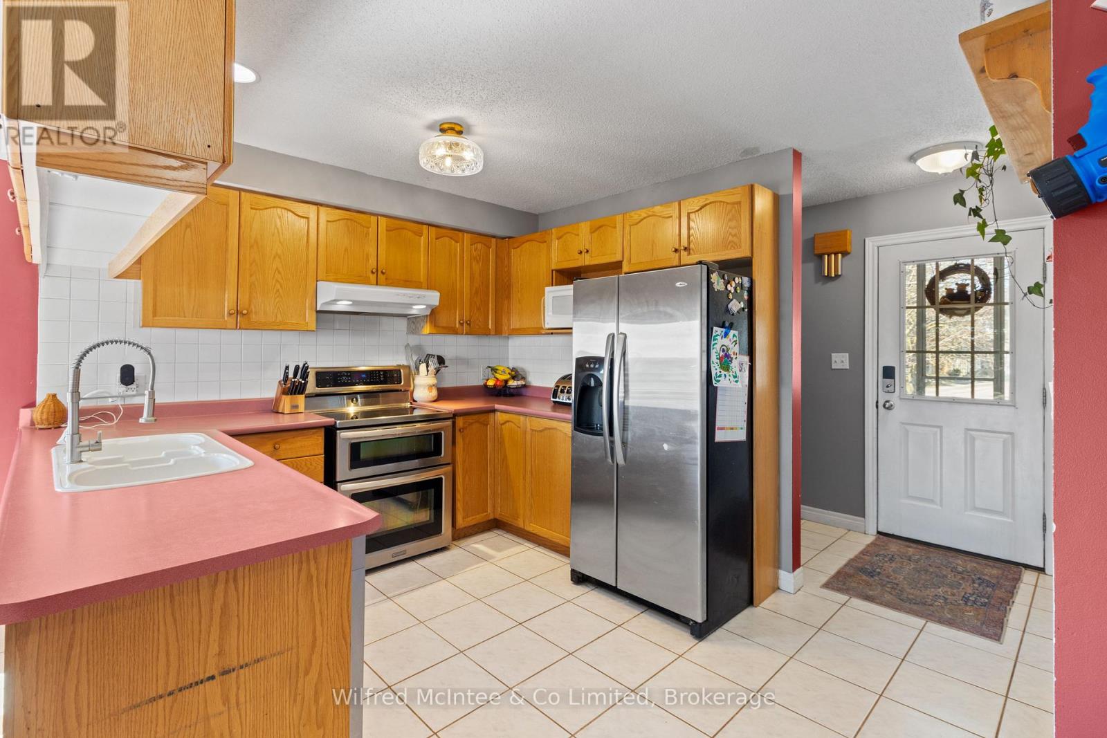 59 Dales Drive, Mapleton, Ontario  N0G 1P0 - Photo 8 - X12982602