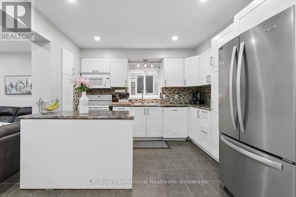 95 Houghton Street, Cambridge, Ontario  N3C 4L2 - Photo 5 - X12982608