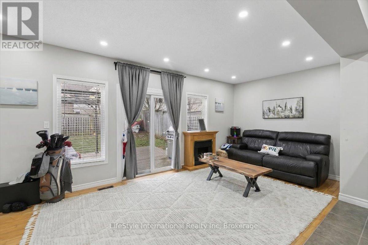 95 Houghton Street, Cambridge, Ontario  N3C 4L2 - Photo 9 - X12982608