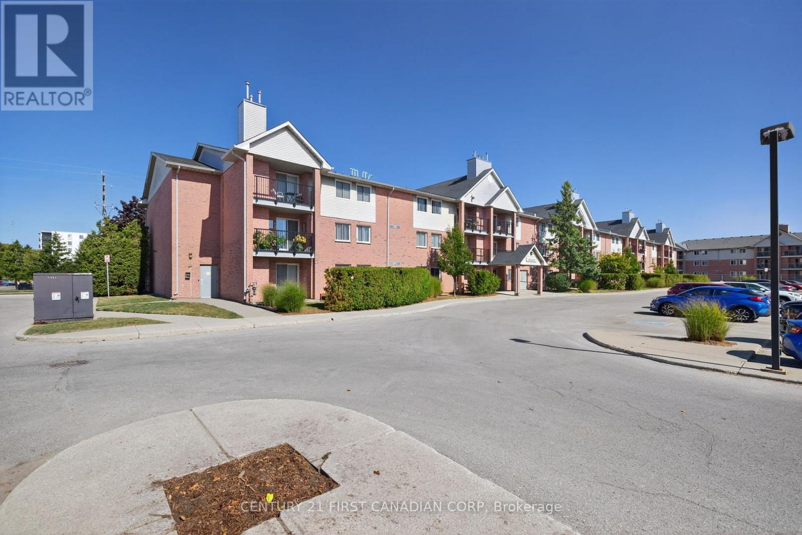 92 - 144 Conway Drive, London South, Ontario  N6E 3N3 - Photo 2 - X12982776