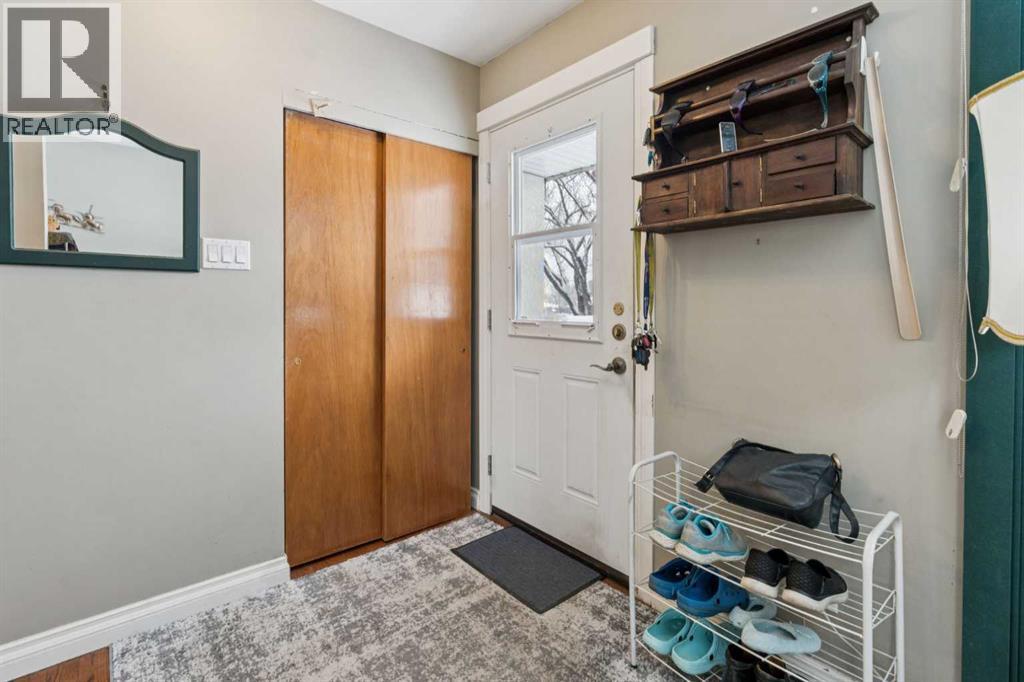 12 Westwood Crescent Sw, Calgary, Alberta  T3C 2W6 - Photo 3 - A2298134