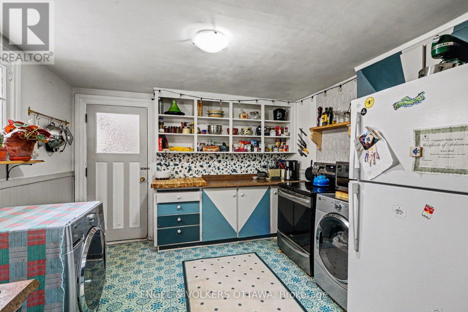 86 Pinhey Street, Ottawa, Ontario  K1Y 1T4 - Photo 12 - X12982512