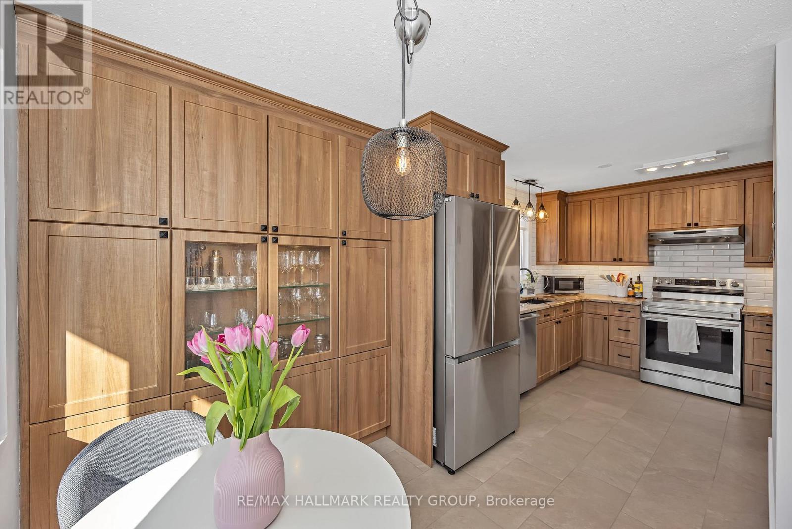 1059 Avignon Court, Ottawa, Ontario  K1C 2N4 - Photo 12 - X12982562