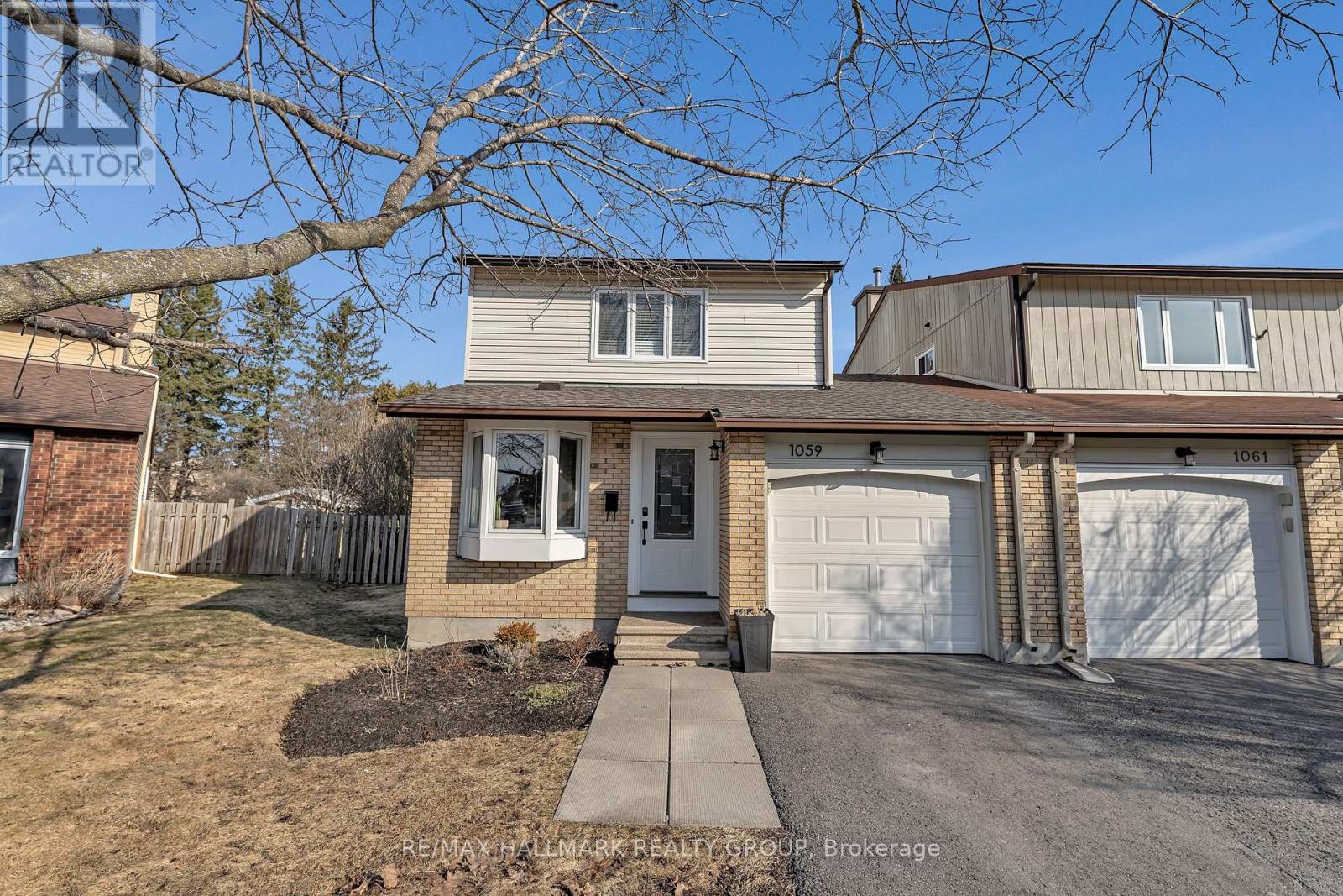 1059 Avignon Court, Ottawa, Ontario  K1C 2N4 - Photo 3 - X12982562