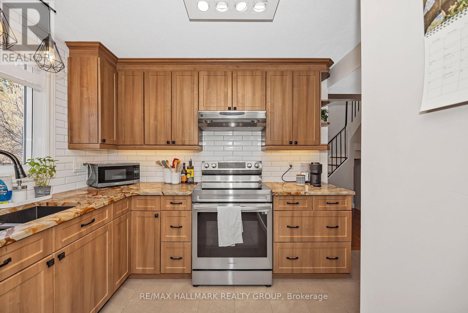 1059 Avignon Court, Ottawa, Ontario  K1C 2N4 - Photo 8 - X12982562