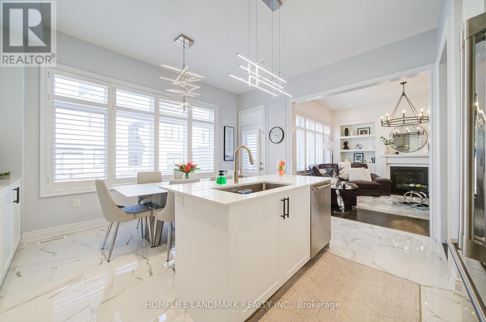 1369 Yellow Rose Circle, Oakville, Ontario  L6M 5L3 - Photo 12 - W12977154