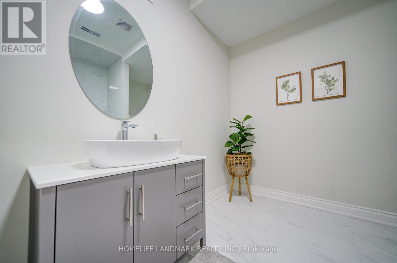 1369 Yellow Rose Circle, Oakville, Ontario  L6M 5L3 - Photo 29 - W12977154