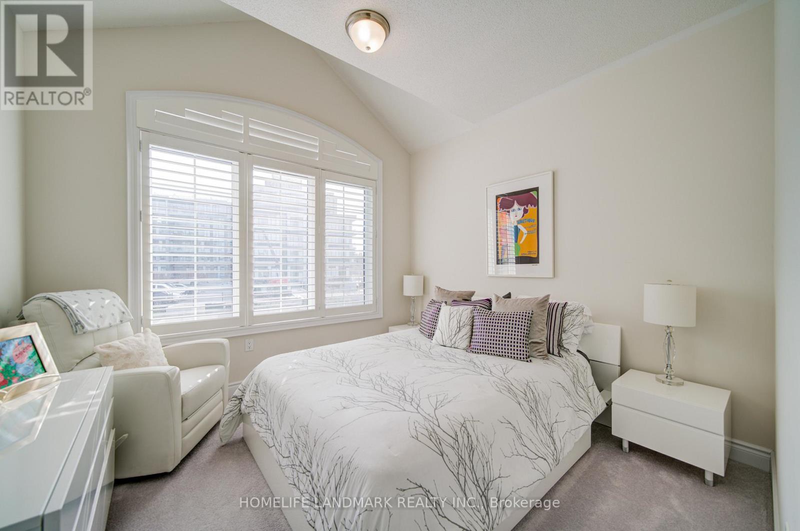 1369 Yellow Rose Circle, Oakville, Ontario  L6M 5L3 - Photo 20 - W12977154