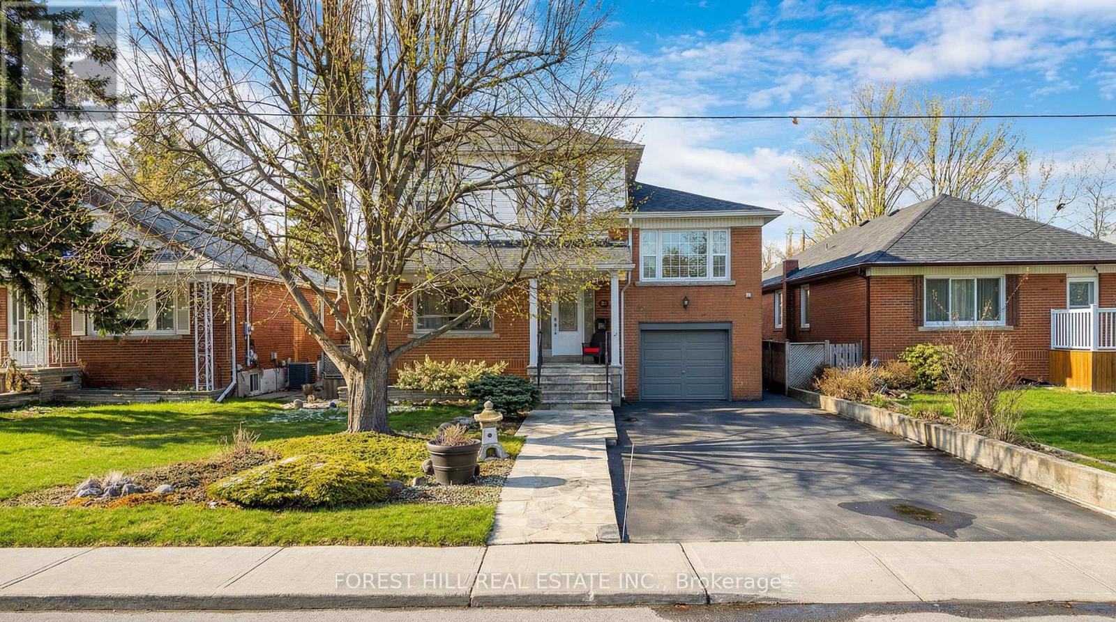 34 EDGE PARK AVENUE, Toronto, Ontario