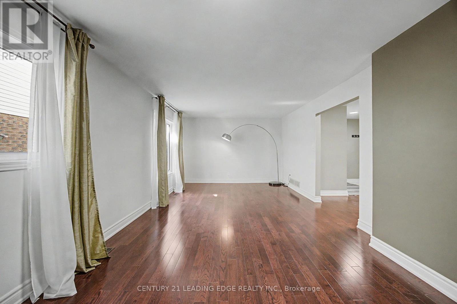 43 Nightstar Drive, Richmond Hill, Ontario  L4C 8H8 - Photo 9 - N12981820