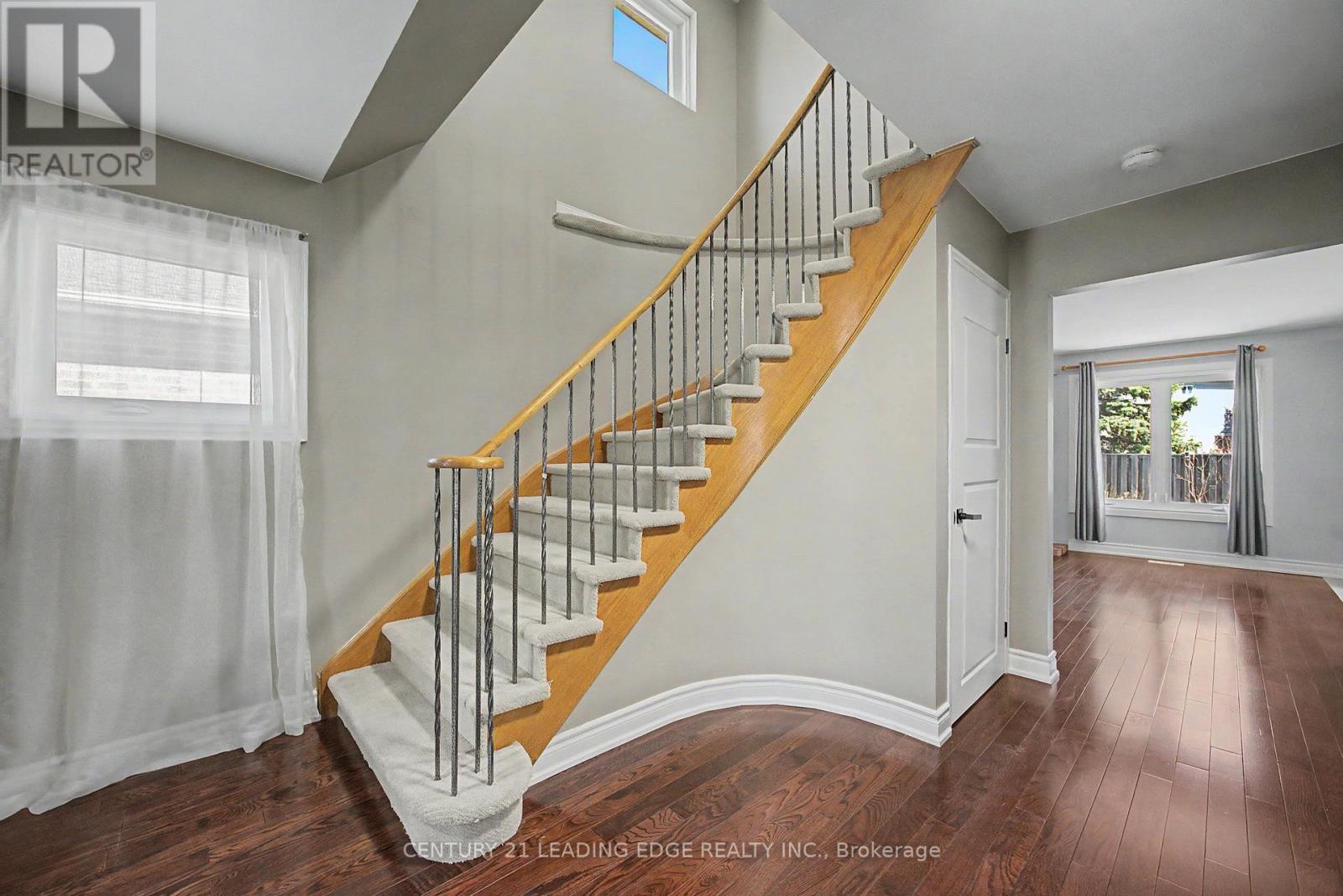 43 Nightstar Drive, Richmond Hill, Ontario  L4C 8H8 - Photo 6 - N12981820