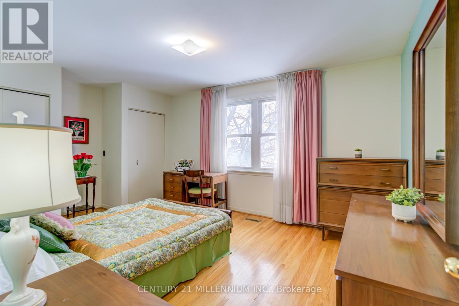 2 Durham Crescent, Brampton, Ontario  L6T 2X6 - Photo 19 - W12725370