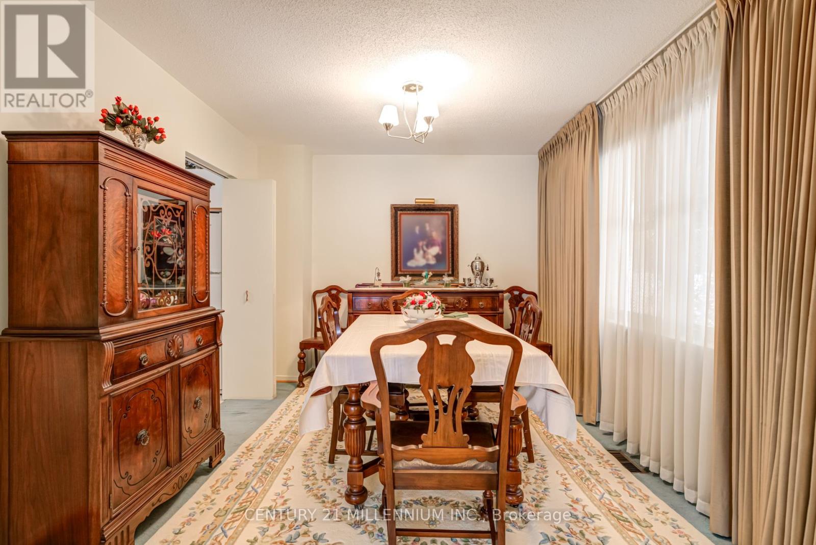 2 Durham Crescent, Brampton, Ontario  L6T 2X6 - Photo 7 - W12725370