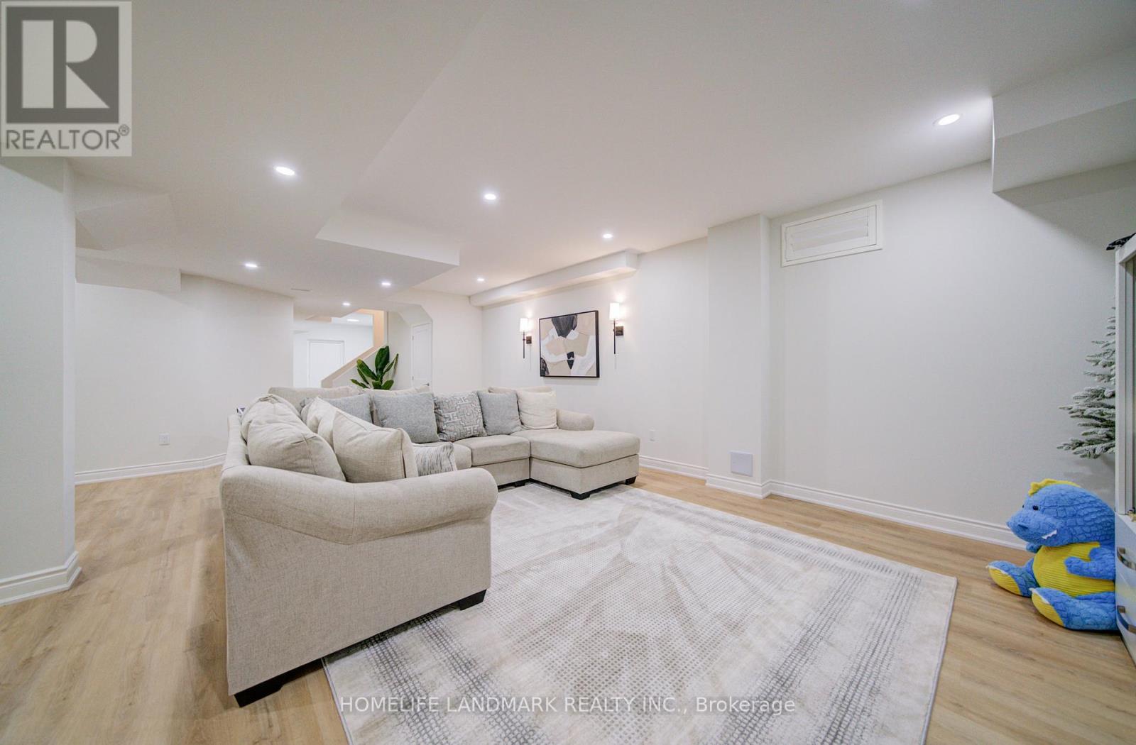 1369 Yellow Rose Circle, Oakville, Ontario  L6M 5L3 - Photo 31 - W12977154