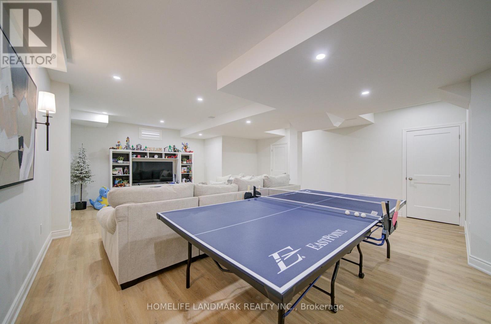 1369 Yellow Rose Circle, Oakville, Ontario  L6M 5L3 - Photo 32 - W12977154