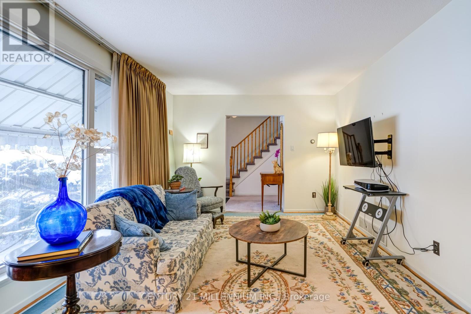 2 Durham Crescent, Brampton, Ontario  L6T 2X6 - Photo 5 - W12725370